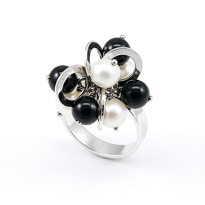 Onyx Freshwater Pearl Ring